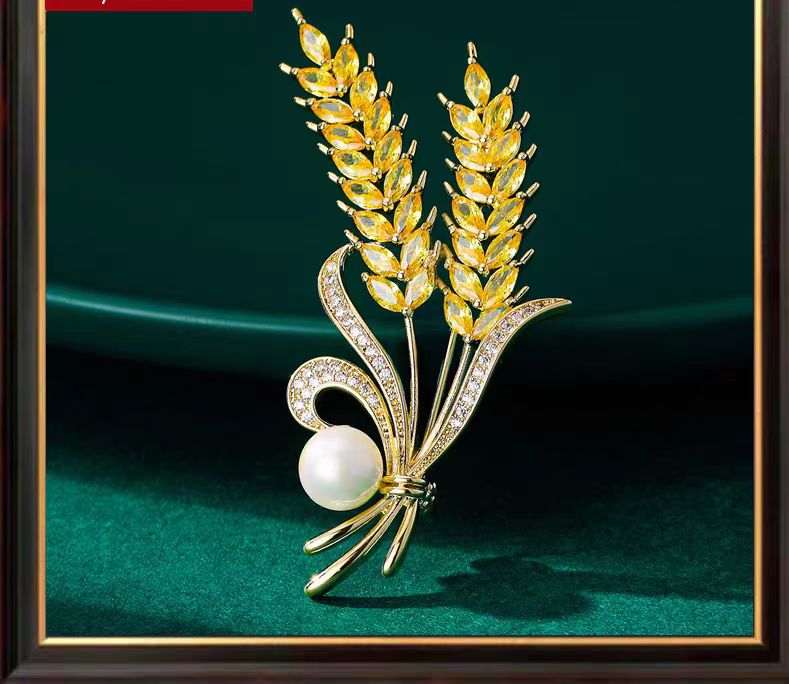  Luxury Brooches for Women